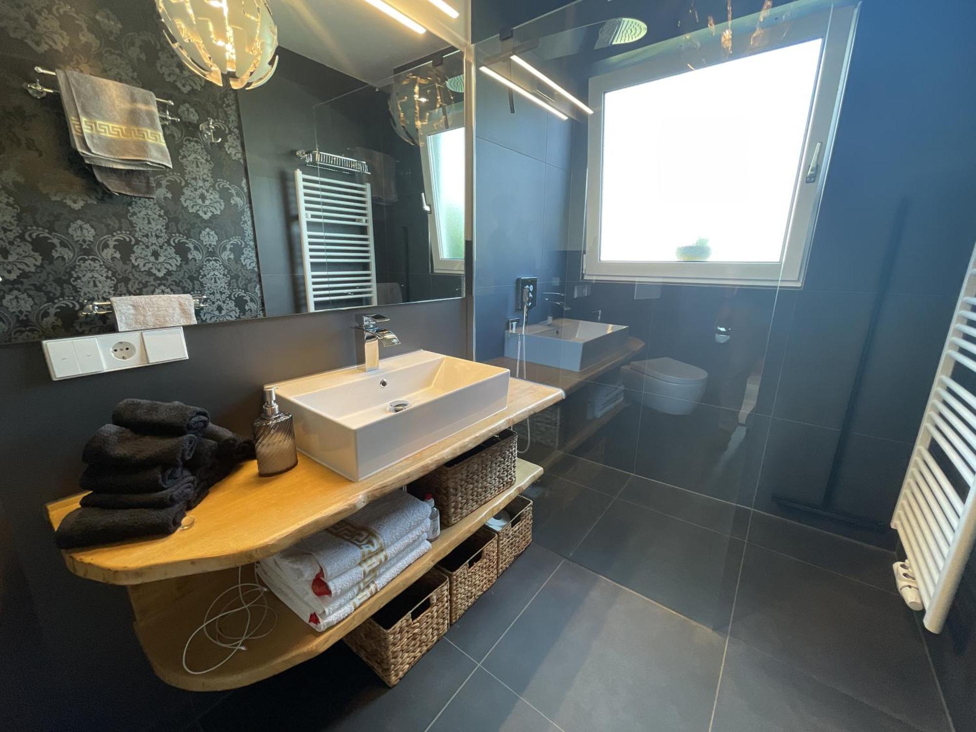 Esslingen Apartment: Long-stay Comfort Near Stuttgart Messe & Airport *